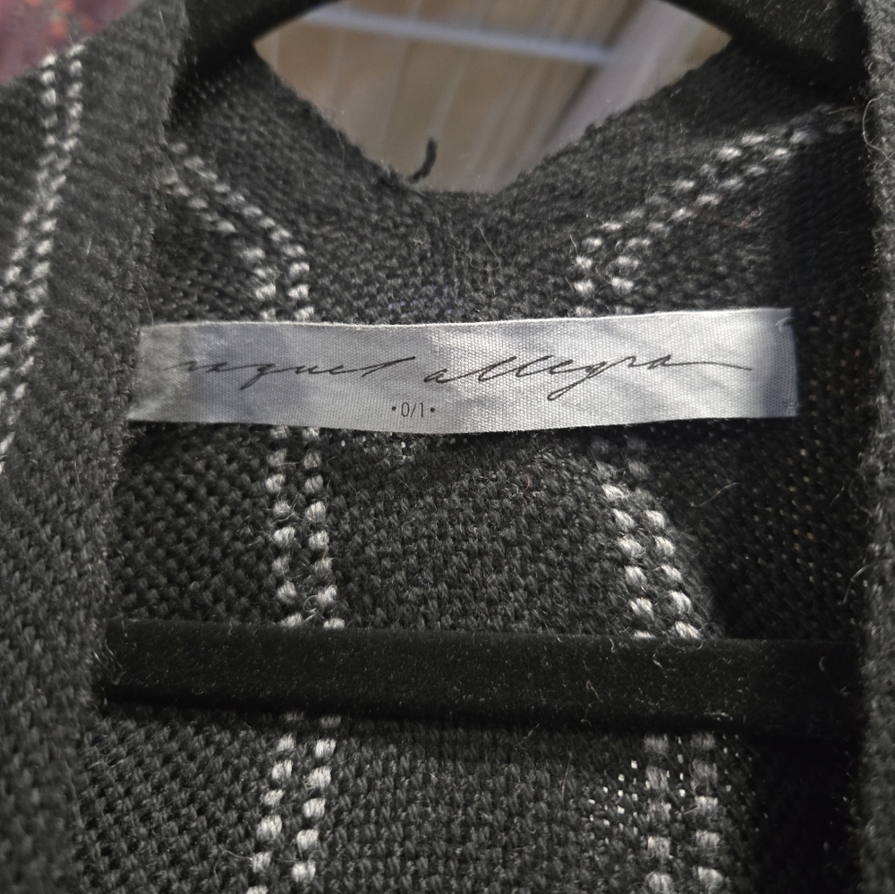 Raquel Allegra Poncho OS worn 2 times - Picture 5 of 13